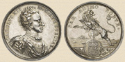 Silvermedalj, graverad av Georg Hautsch 1706, till minnet av svensk segrar under åren 1700-1706.